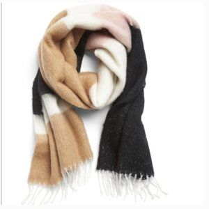 NWT Banana Republic Oversized Neutral Boucle Scarf